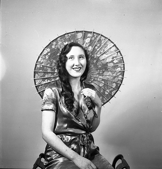 womanparasol - Old Whitby Photos
